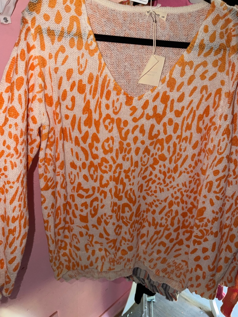 Andthewhy women’s V-Neck Animal Print Sweater Orange and White size S/M 🐅🧡NWT